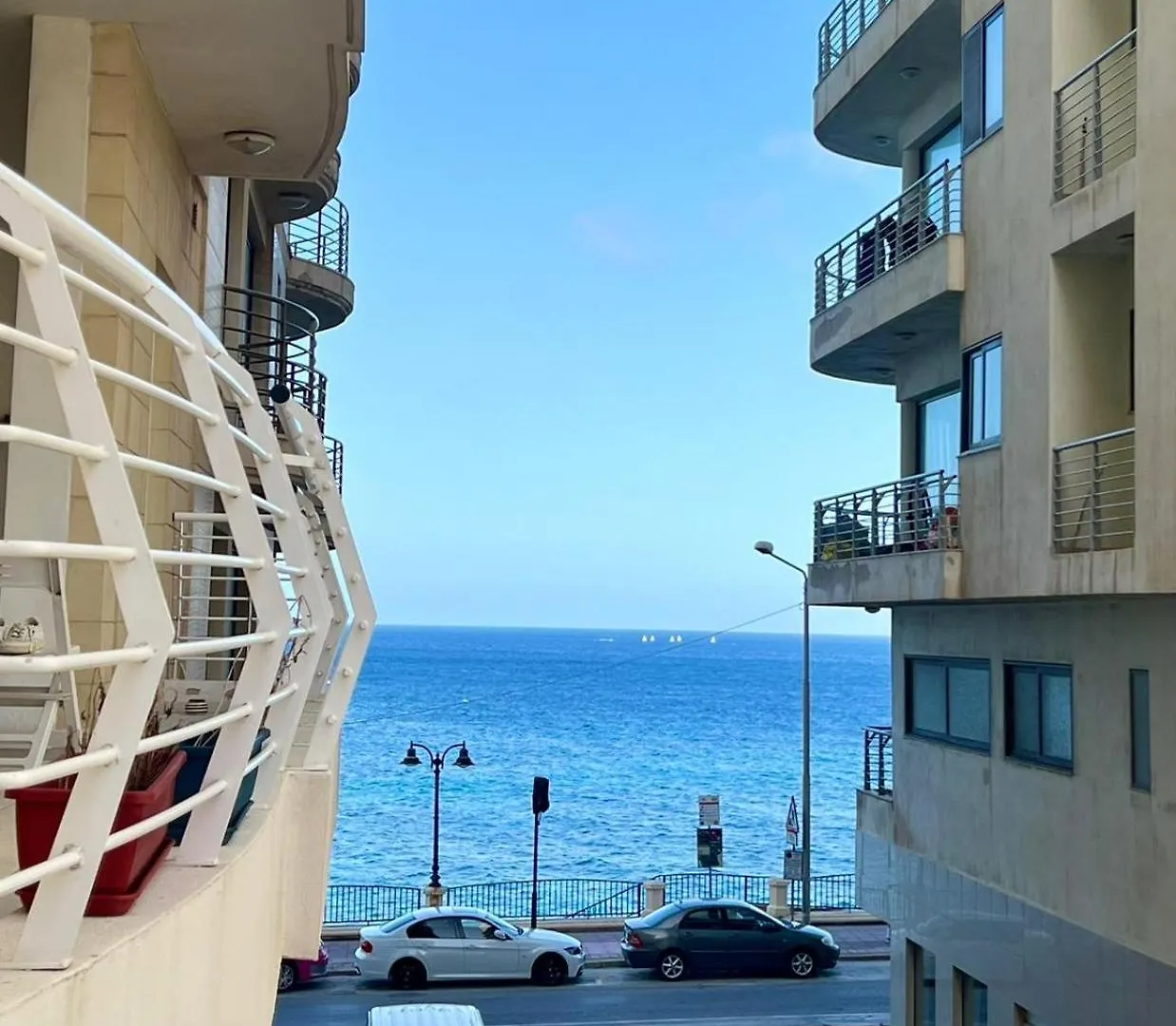 Seaview 2 Bedroom Apartment In Qui-Si-Sana, Sliema location