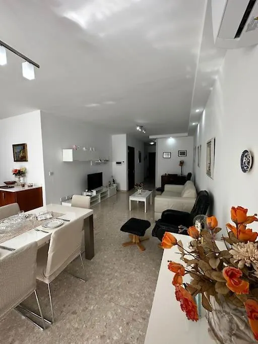 Seaview 2 Bedroom Apartment In Qui-Si-Sana, Sliema
