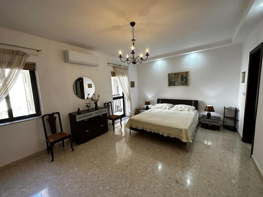 Seaview 2 Bedroom Apartment In Qui-Si-Sana, Sliema 0*,  Malta